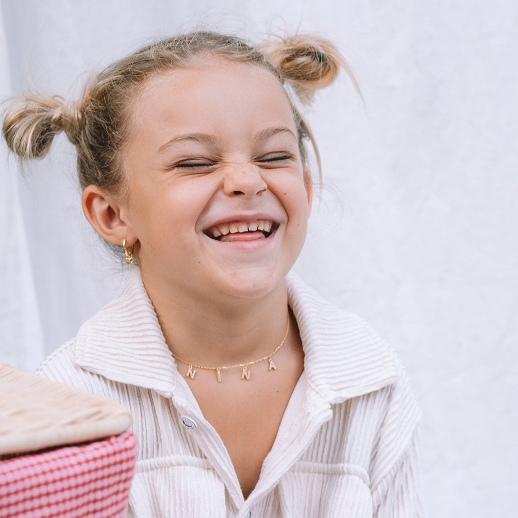 Handgemaakte naamketting losse letters / initialen met zirkonia stenen voor kinderen