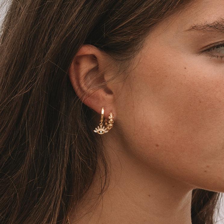 hoop met oog figuur in baguette stenen