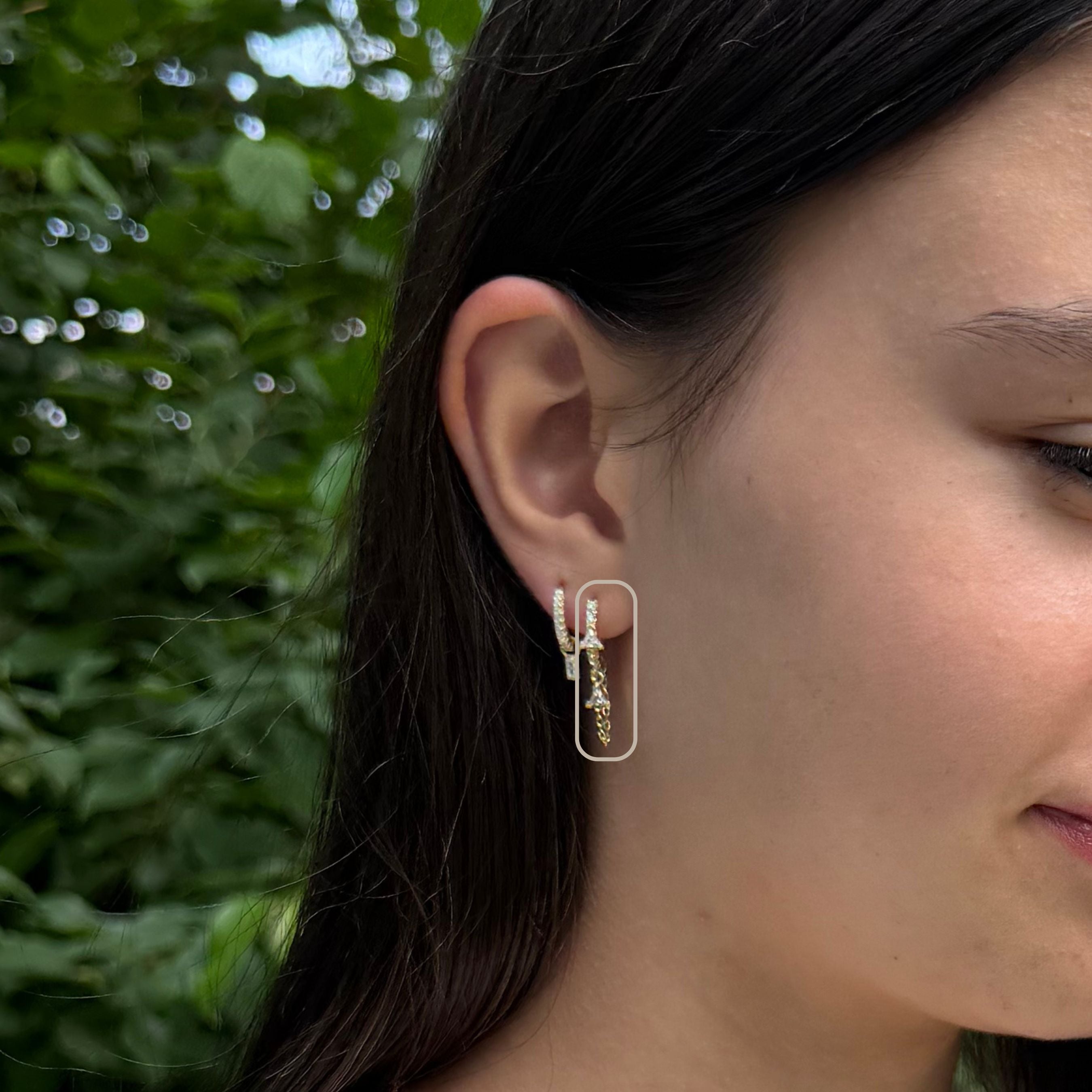 Gouden oorbel met fonkelende steentjes en kettinghanger, 925 sterling zilver