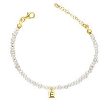 Afbeelding in Gallery-weergave laden, Initiaal armband met parels - mama editie
