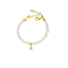Afbeelding in Gallery-weergave laden, Initiaal armband met parels - baby editie
