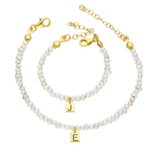 Afbeelding in Gallery-weergave laden, Initiaal armband met parels - mama editie
