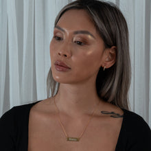 Afbeelding in Gallery-weergave laden, Rechthoek bar ketting graveerwerk - emiza jewellery
