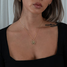 Afbeelding in Gallery-weergave laden, Hartje dubbelzijdig graveerwerk ketting - emiza jewellery
