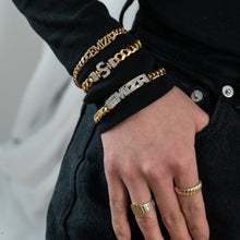 Afbeelding in Gallery-weergave laden, Naam armband drukletters steentjes - emiza jewellery
