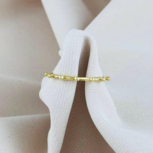 Afbeelding in Gallery-weergave laden, Studs ring
