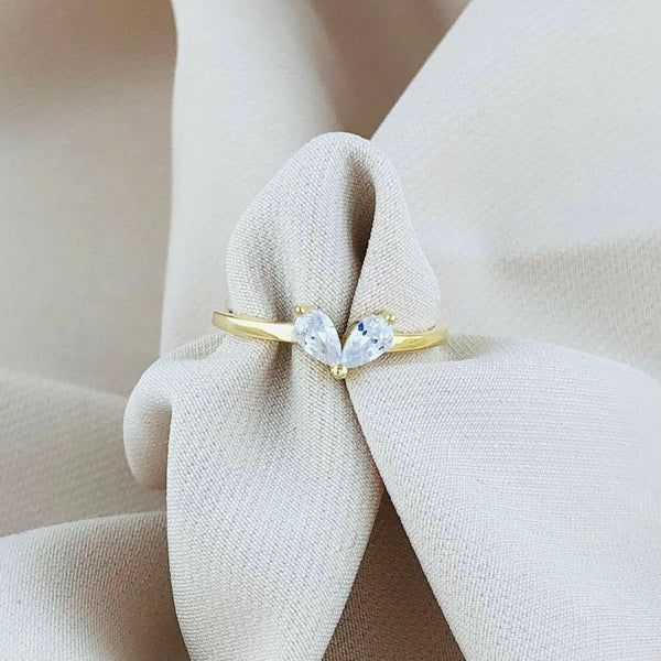 Ring met zirkonia stenen in hartvorm