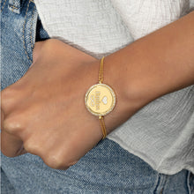 Afbeelding in Gallery-weergave laden, Rond armband met steentjes graveerwerk - emiza jewellery
